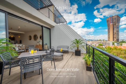Property building, Day, View (from property/room), Balcony/Terrace, Seating area, Dining area, City view