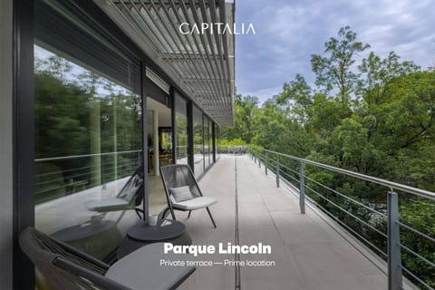 View (from property/room), View (from property/room), Balcony/Terrace, Seating area, City view, City view, Street view