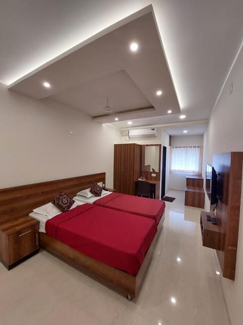 Photo of the whole room, Bedroom