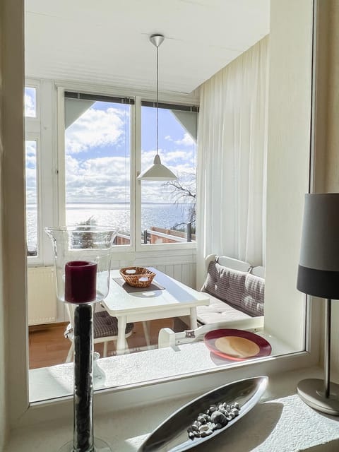 Natural landscape, Seating area, Dining area