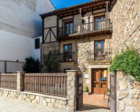 Facade/entrance, Garden, Balcony/Terrace