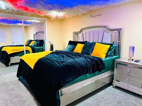 Bed, Photo of the whole room, Bedroom