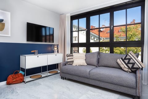 TV and multimedia, Living room, Seating area, City view