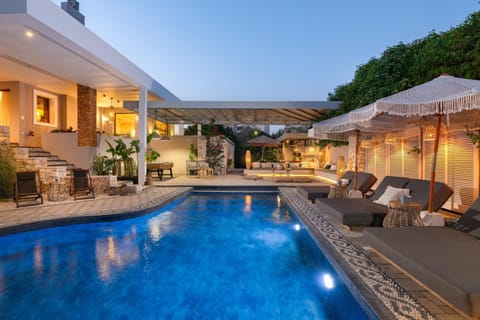 Property building, Patio, Pool view, Swimming pool, sunbed