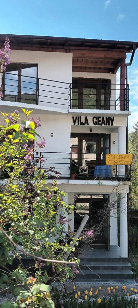 Property building, Facade/entrance, Day, View (from property/room), Street view