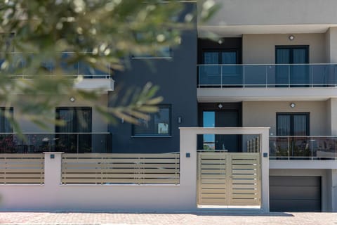 Property building, Facade/entrance