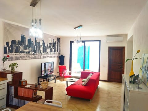 Communal lounge/ TV room, TV and multimedia, Living room, air conditioner