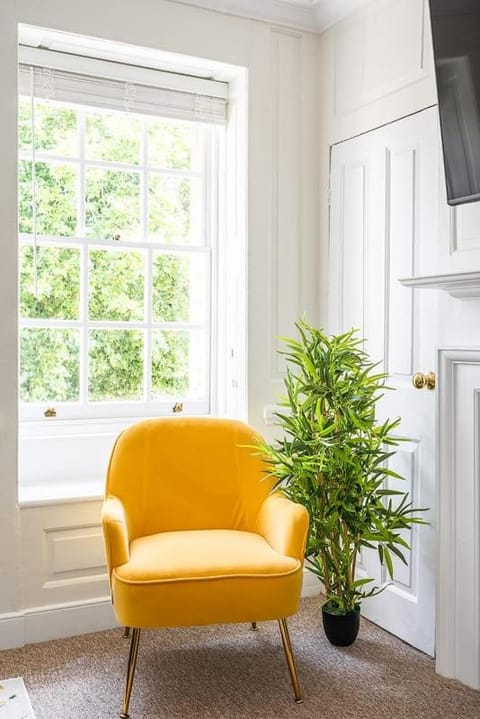 Stunning 3 Bedroom Period City Centre Apartment Apartment in Bath