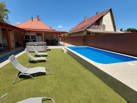 Garden, Swimming pool, sunbed