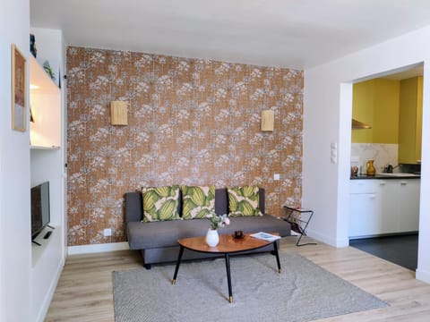 TV and multimedia, Kitchen or kitchenette, Living room, Seating area