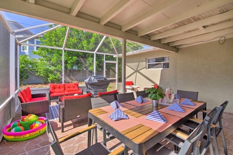 Quiet Satellite Beach Home with Lanai, Walk to Beach House in Indian Harbour Beach