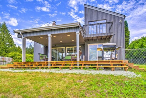 Stunning Hood Canal Getaway with Private Deck! House in Hood Canal