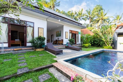 Property building, Facade/entrance, Swimming pool