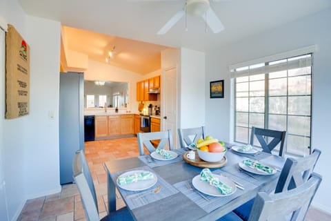 3 Mi to Surprise Stadium! Retreat with Putting Green House in El Mirage