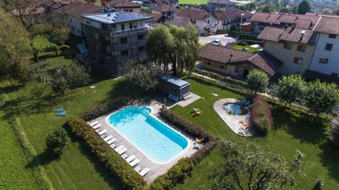 Property building, Garden, Swimming pool
