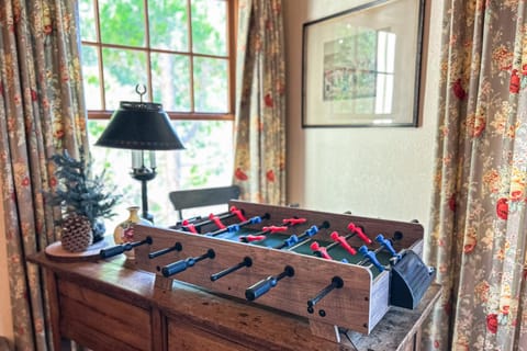 Treetop Cottage House in Running Springs