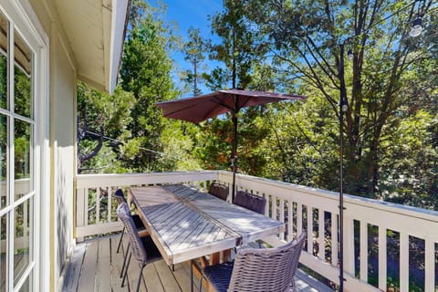 Treetop Cottage House in Running Springs