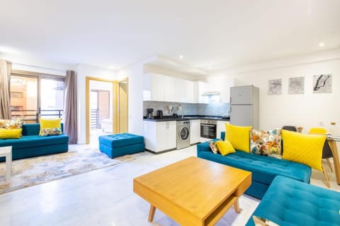 Kitchen or kitchenette, Living room, Seating area