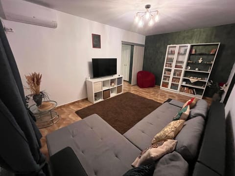Communal lounge/ TV room, TV and multimedia, Living room, Seating area, Evening entertainment, hair dresser, locker, air conditioner