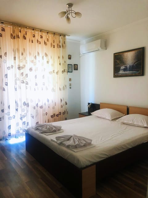 Bed, Bedroom, air conditioner