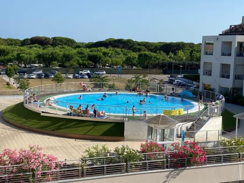 Property building, Swimming pool