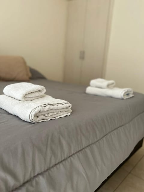 Bed, Bedroom, towels