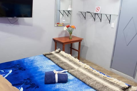 Bed, TV and multimedia, Bedroom