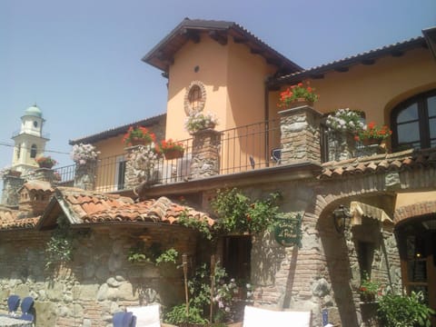 Restaurant/places to eat, Facade/entrance, Property logo or sign, Bird's eye view, BBQ facilities, Garden, Balcony/Terrace, Lobby or reception, Garden view, Landmark view
