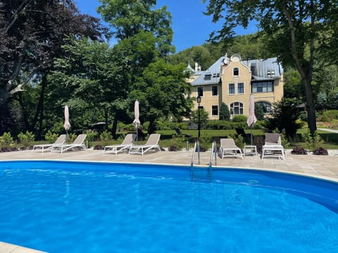 Garden, Swimming pool, Swimming pool