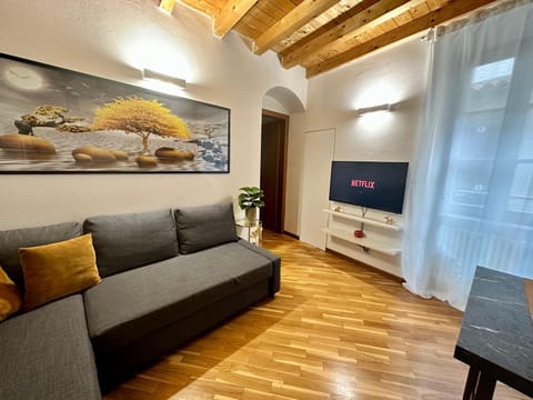 Communal lounge/ TV room, TV and multimedia, Living room, Seating area, Evening entertainment