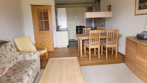 Kitchen or kitchenette, Seating area, Dining area