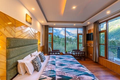 Communal lounge/ TV room, Natural landscape, Photo of the whole room, Evening entertainment, Bedroom, Mountain view
