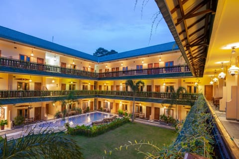 Property building, Garden view, Pool view, Swimming pool