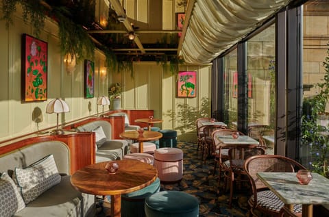 Lounge or bar, Lounge or bar