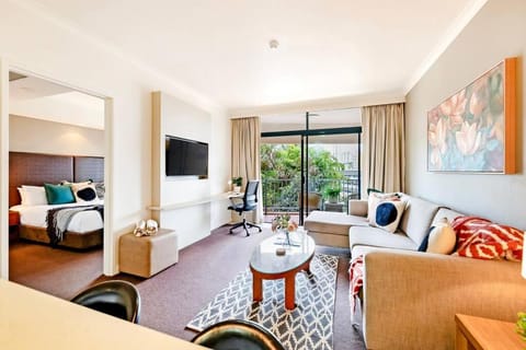 TV and multimedia, Living room, Seating area, Bedroom