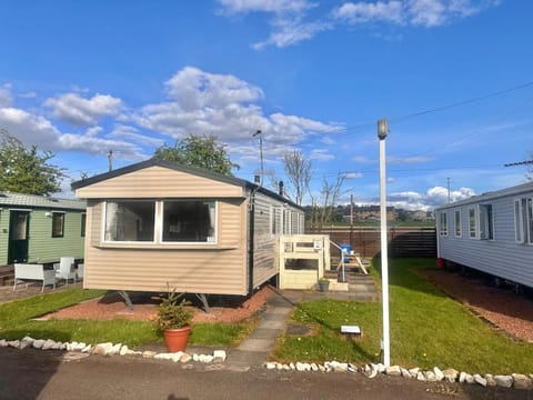 Two Bedroom Willerby Caravan Located in Uddingston, Glasgow at Maryville Caravan Site Apartment in Glasgow