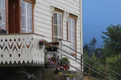 Facade/entrance, Facade/entrance, Spring, Summer