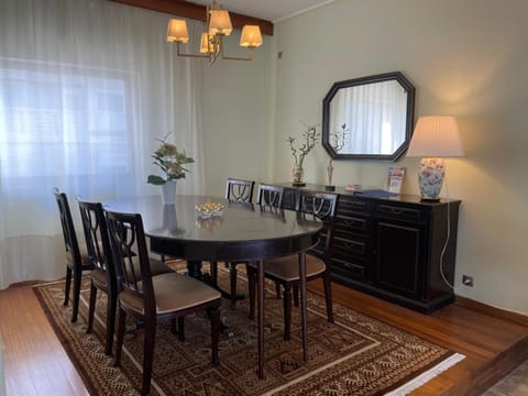 Seating area, Dining area