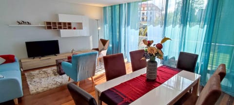 Communal lounge/ TV room, TV and multimedia, Living room
