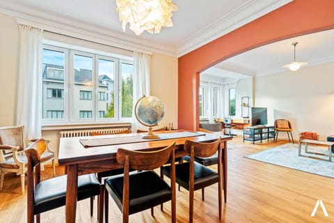 Living room, Seating area, Dining area