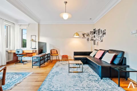 Living room, Photo of the whole room, Seating area, Dining area