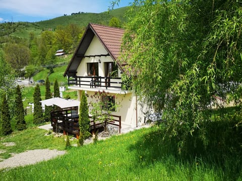 Property building, Natural landscape, Garden