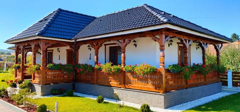 Property building, Facade/entrance, Garden