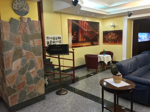 Communal lounge/ TV room, Lobby or reception