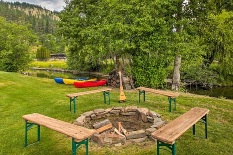 Waterfront Cabin with 2 Boat Docks and Mtn Views! Cabin in Idaho