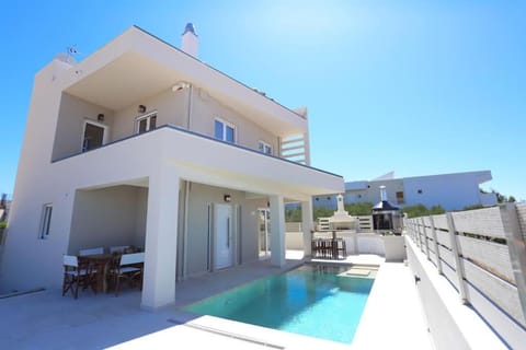 Property building, Balcony/Terrace, Swimming pool