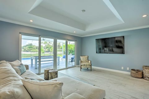 Jupiter Home with Private Pool and Putting Green! House in Tequesta