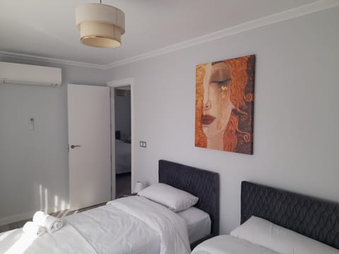 Bed, Bedroom, air conditioner