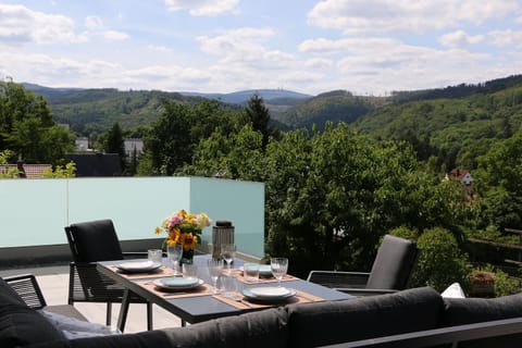 Spring, Day, Natural landscape, Seating area, Dining area, Mountain view