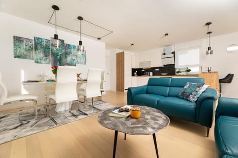 Living room, Seating area, Dining area, kitchen, air conditioner